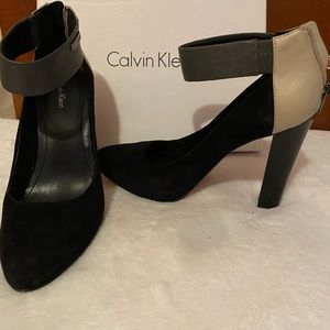 5” inch pumps; black with tan